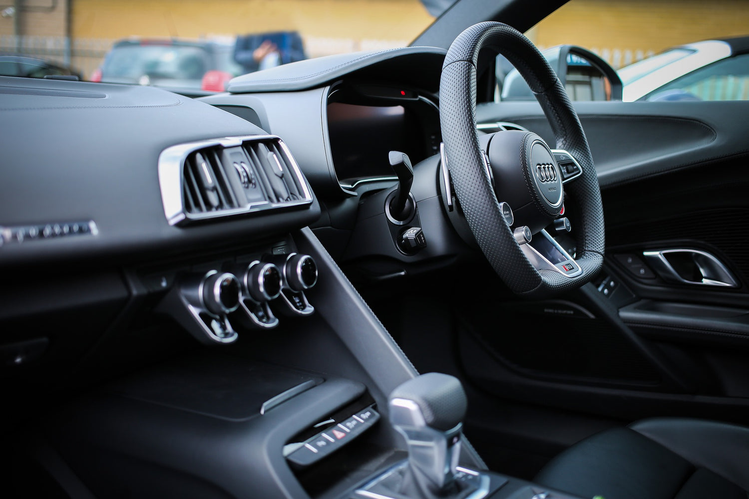 Oft vernachlässigt: Autoinnenraum richtig reinigen